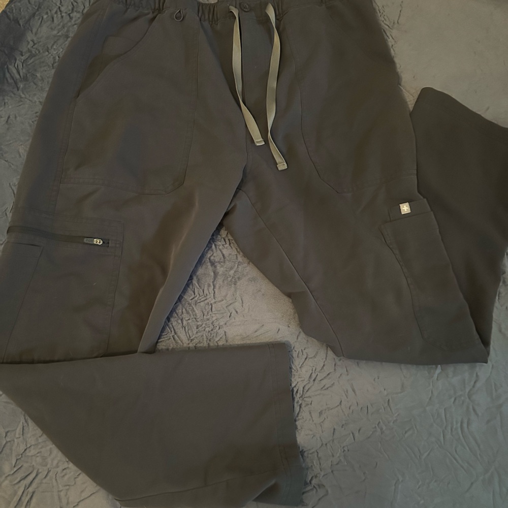 Men’s figs quiet navy scrub pants